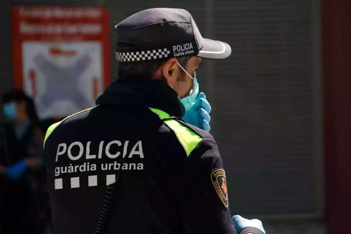 Un agent de la Guàrdia Urbana de Barcelona