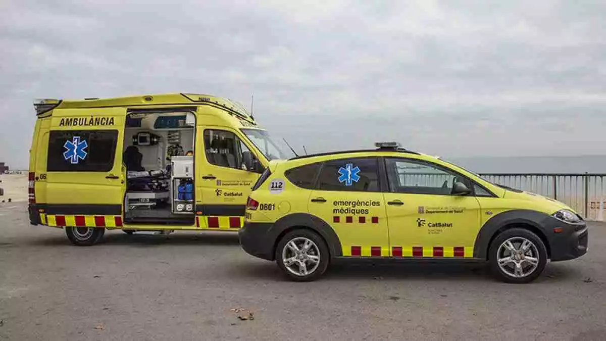 Un cotxe i una ambulància del SEM