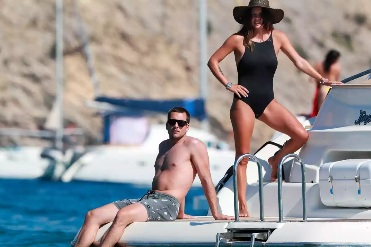Laura Matamoros y Benji Aparicio durante unas vacaciones en Ibiza en 2020