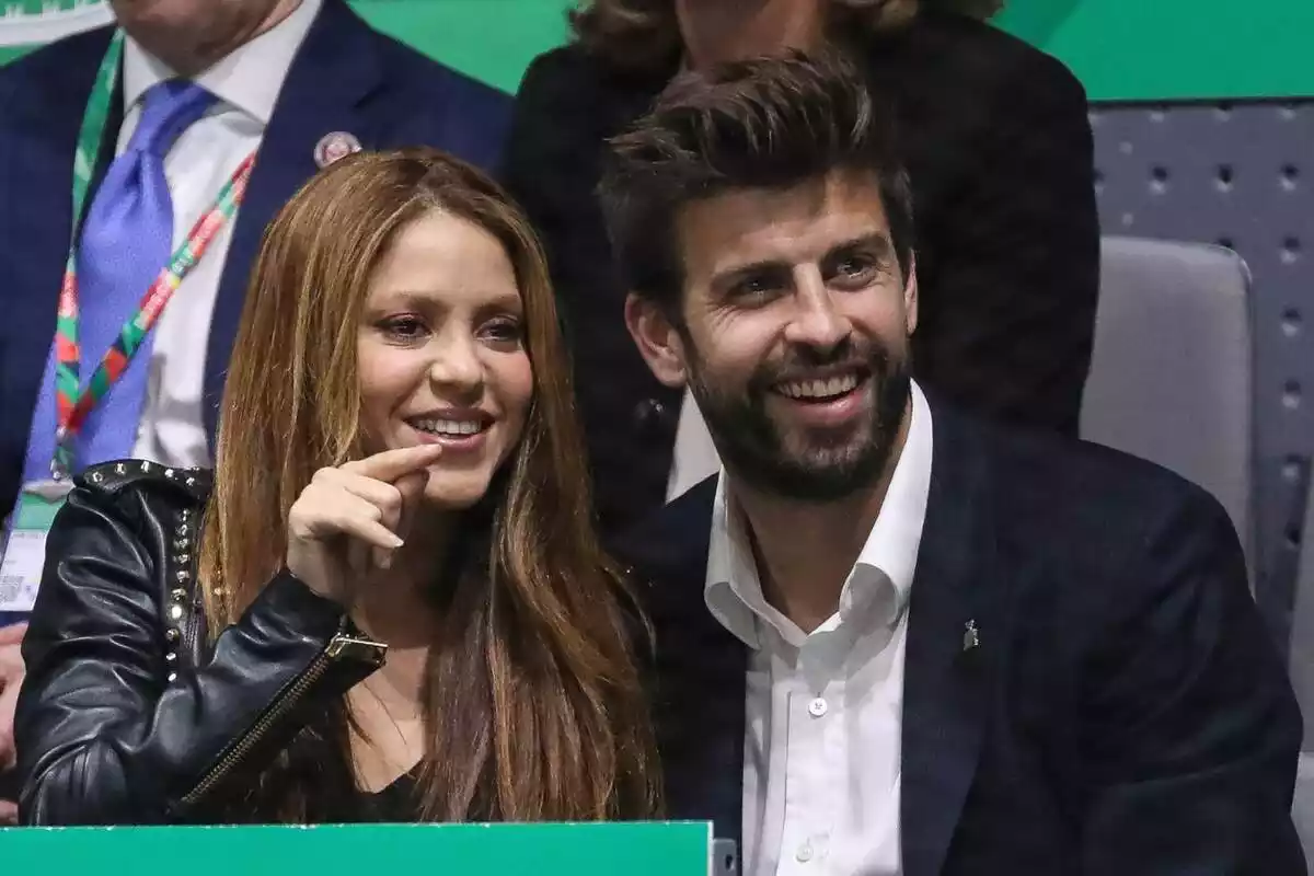 Shakira y Piqué viendo un torneo de tenis