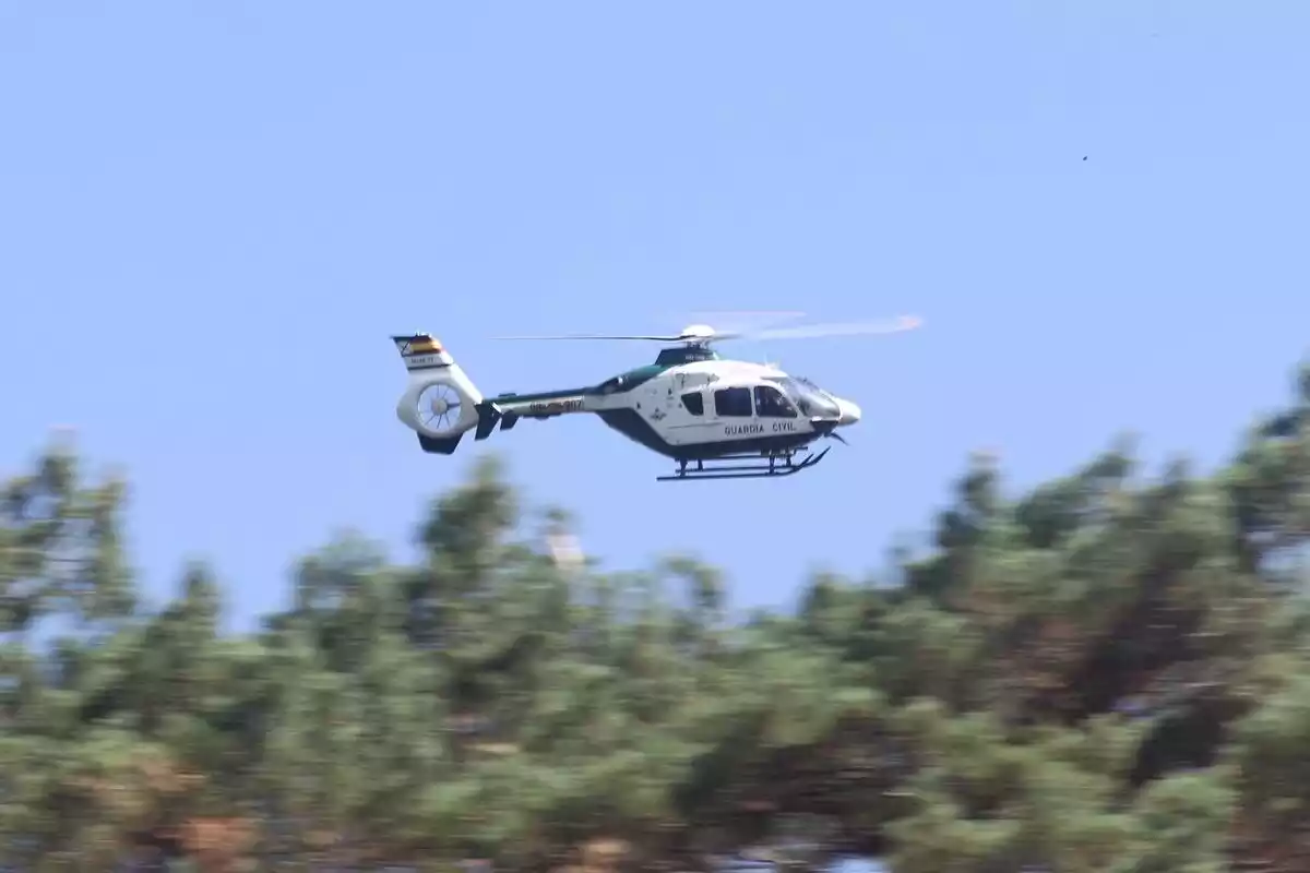 Un helicóptero de la Guardia Civil en un rescate de montaña