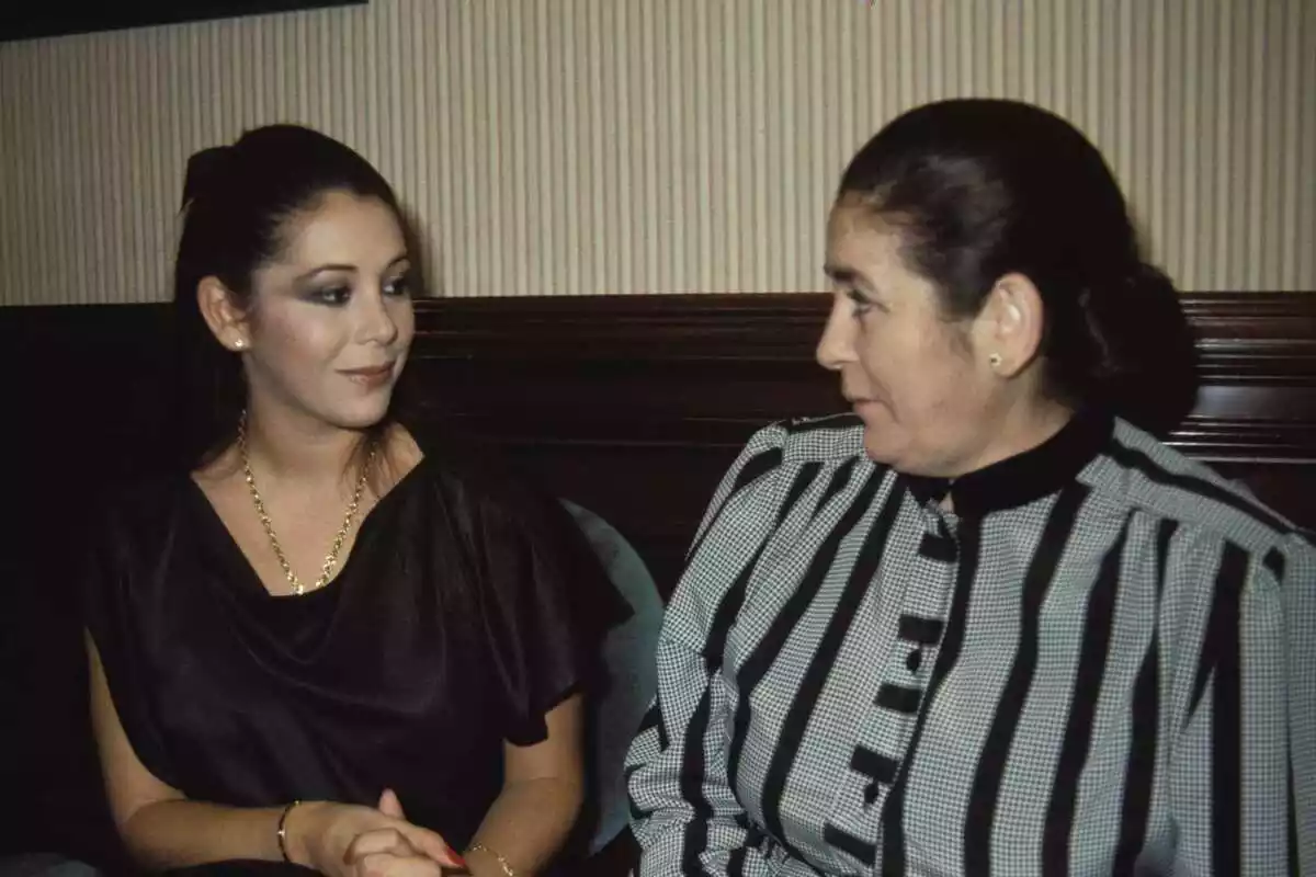 Isabel Pantoja junto a su madre Ana Martín
