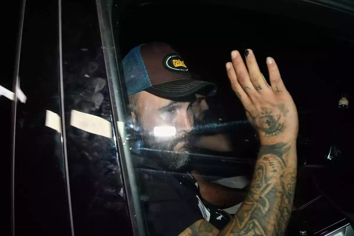 Kiko Rivera dentro de un coche