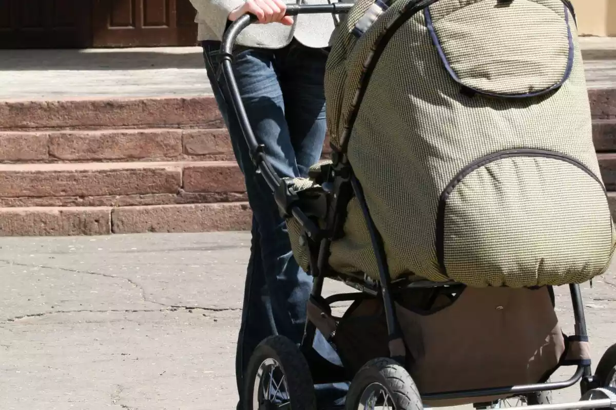 Imagen de archivo de un carrito de bebé