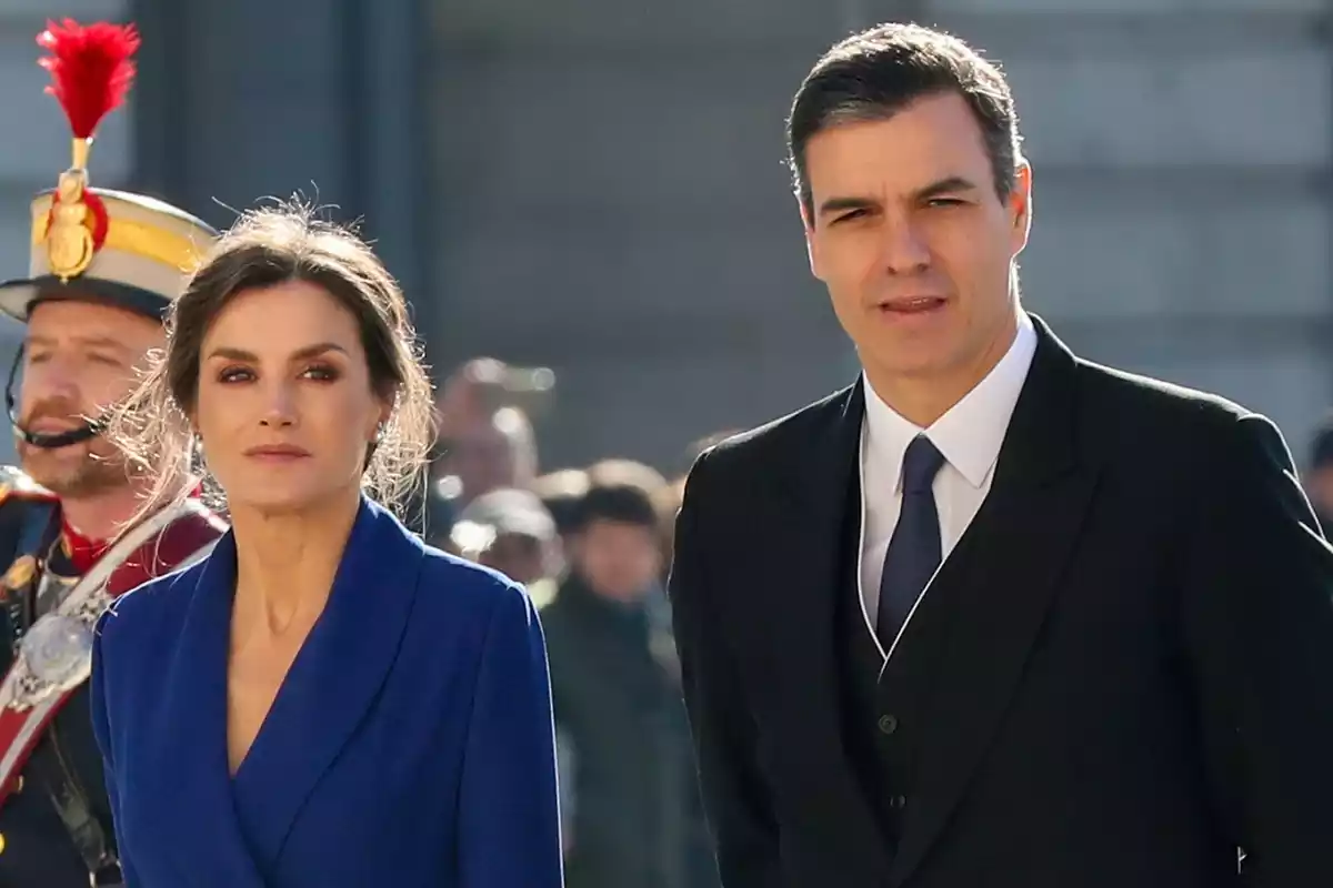 La Reina de España Letizia Ortiz con Pedro Sánchez durante la Semana Santa Militar 2020