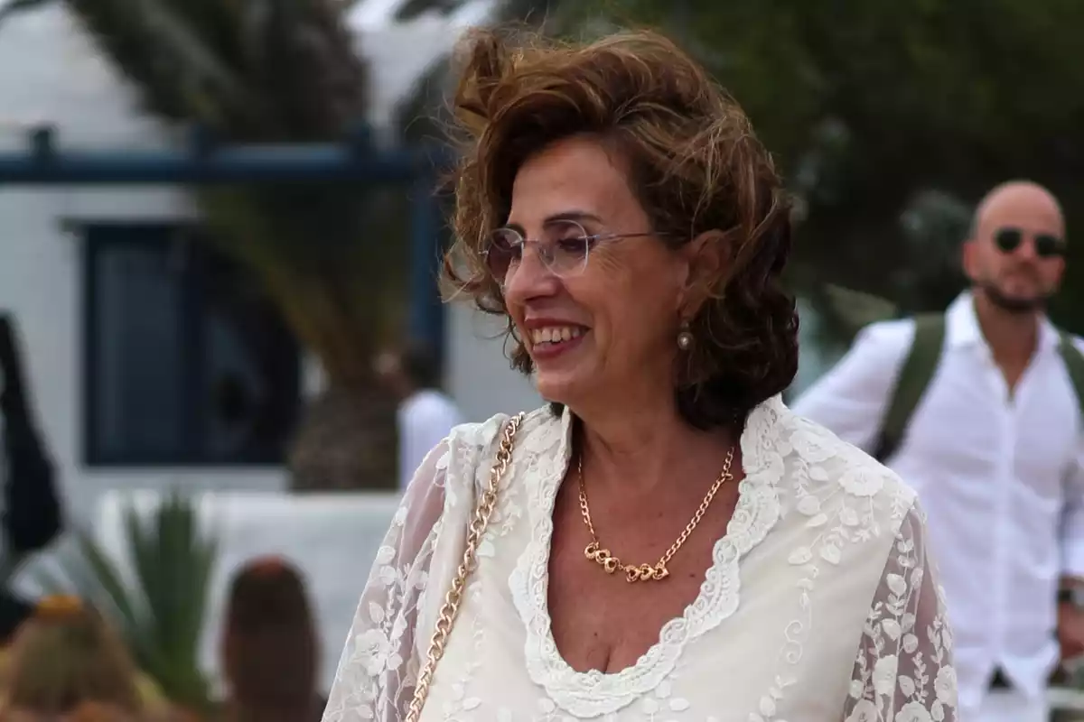 Mercedes Bernal, madre de Anabel Pantoja, en la boda de su hija