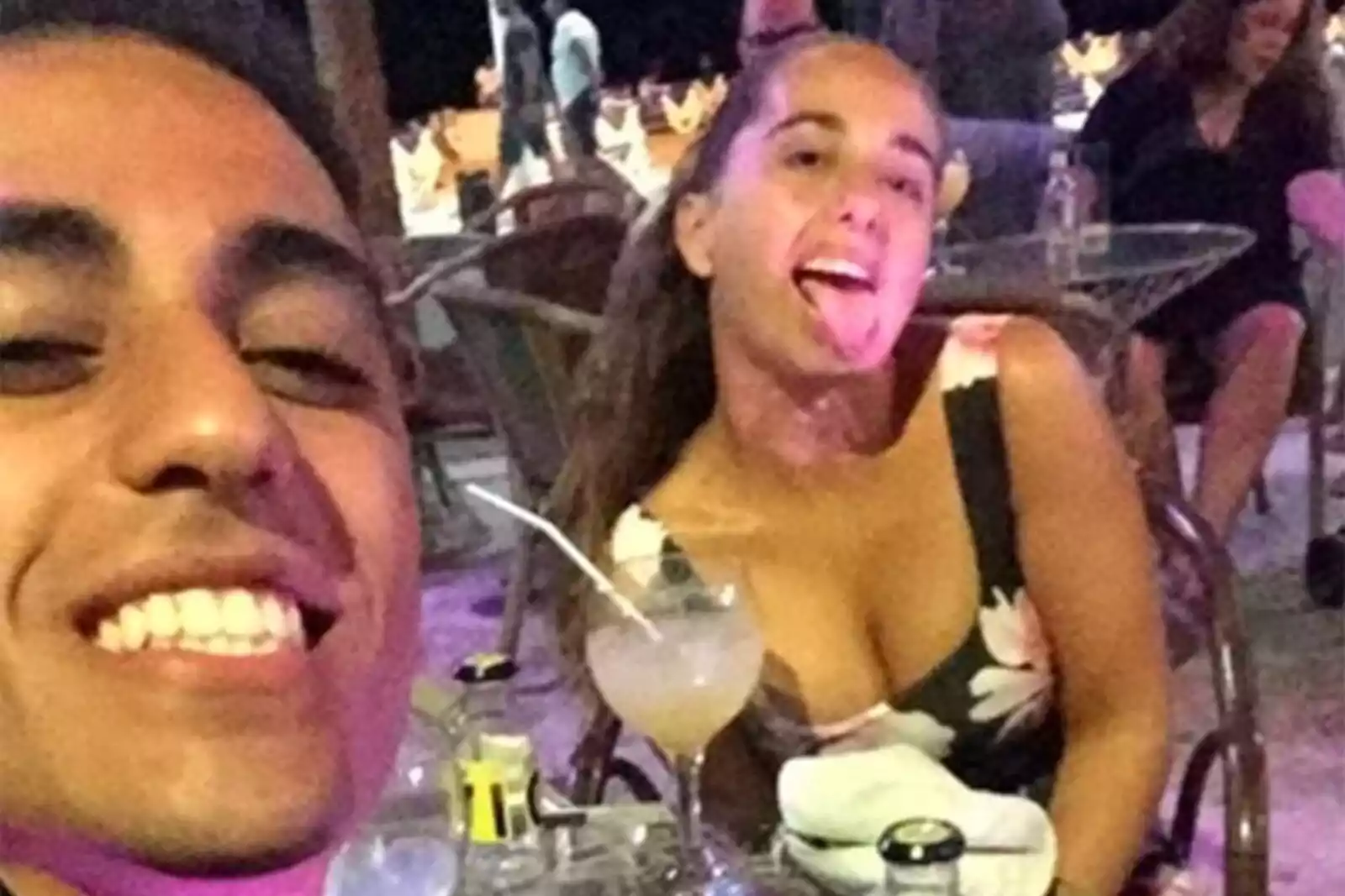 El beso en chándal y fumando de Andrea Janeiro con su novio Daniel: La foto