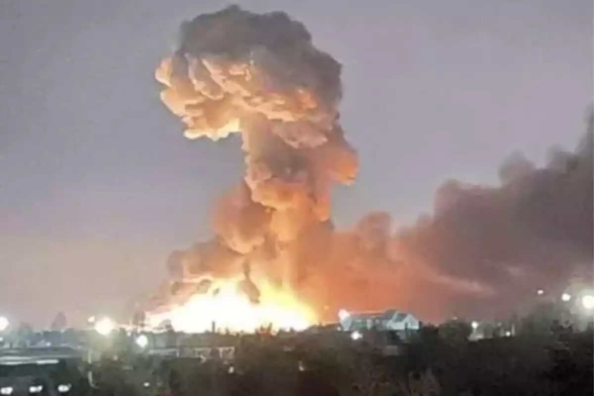 Foto de una explosión en Kiev