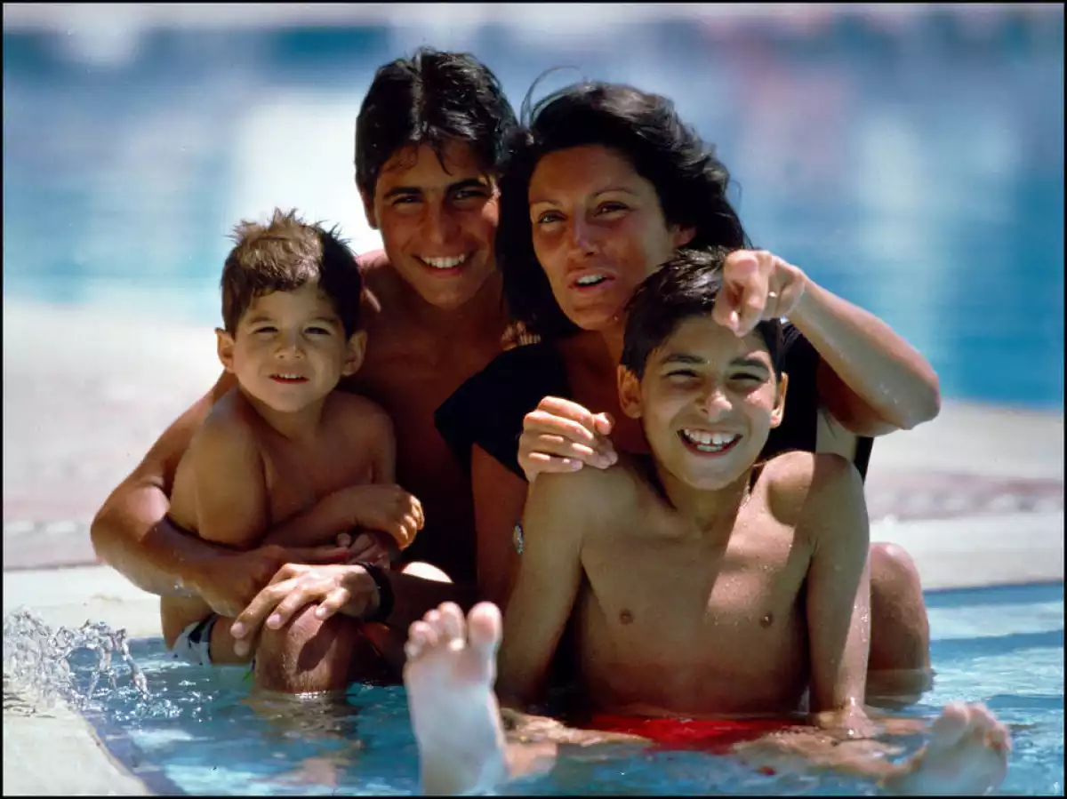 Carmina Ordóñez junto a sus tres hijos