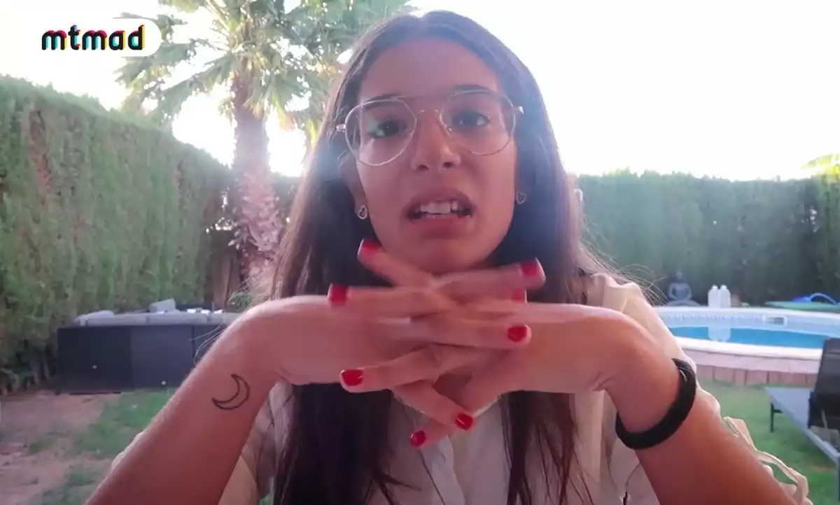 Alma Cortés en un vídeo de mtmad