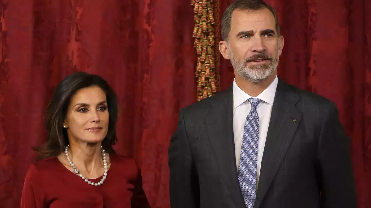 Letizia y Felipe VI preocupados por la imagen de la Corona