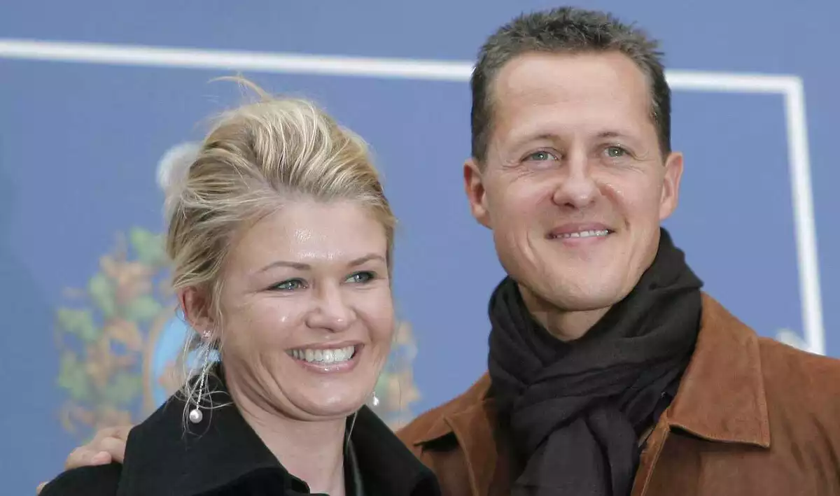 Corinna y Michael Schumacher posando ante las cámaras