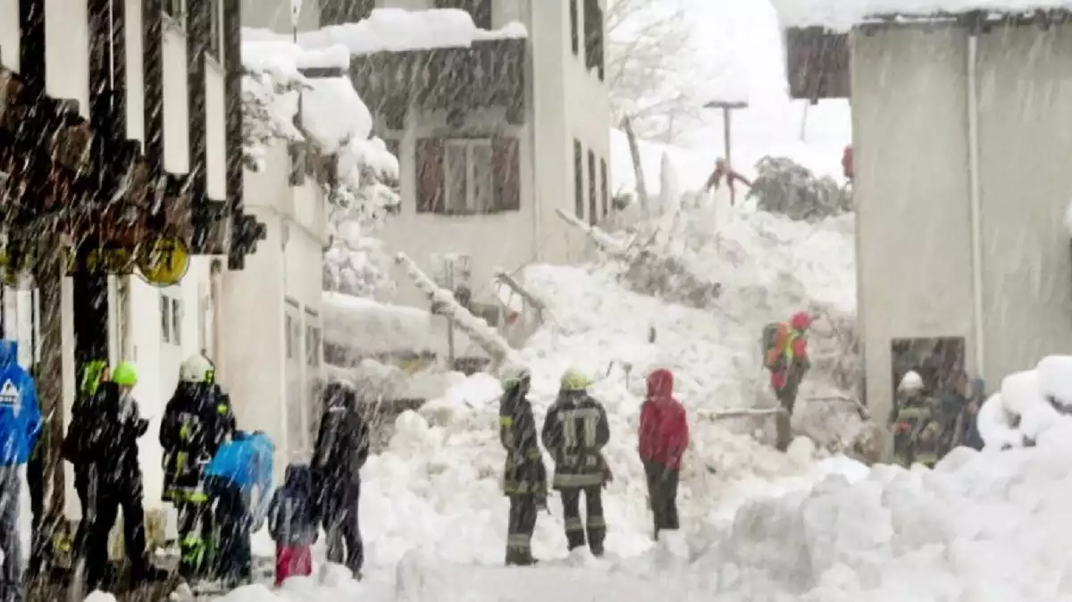 Los cuerpos de emergencias y rescate no encontraron personas atrapadas en la avalancha