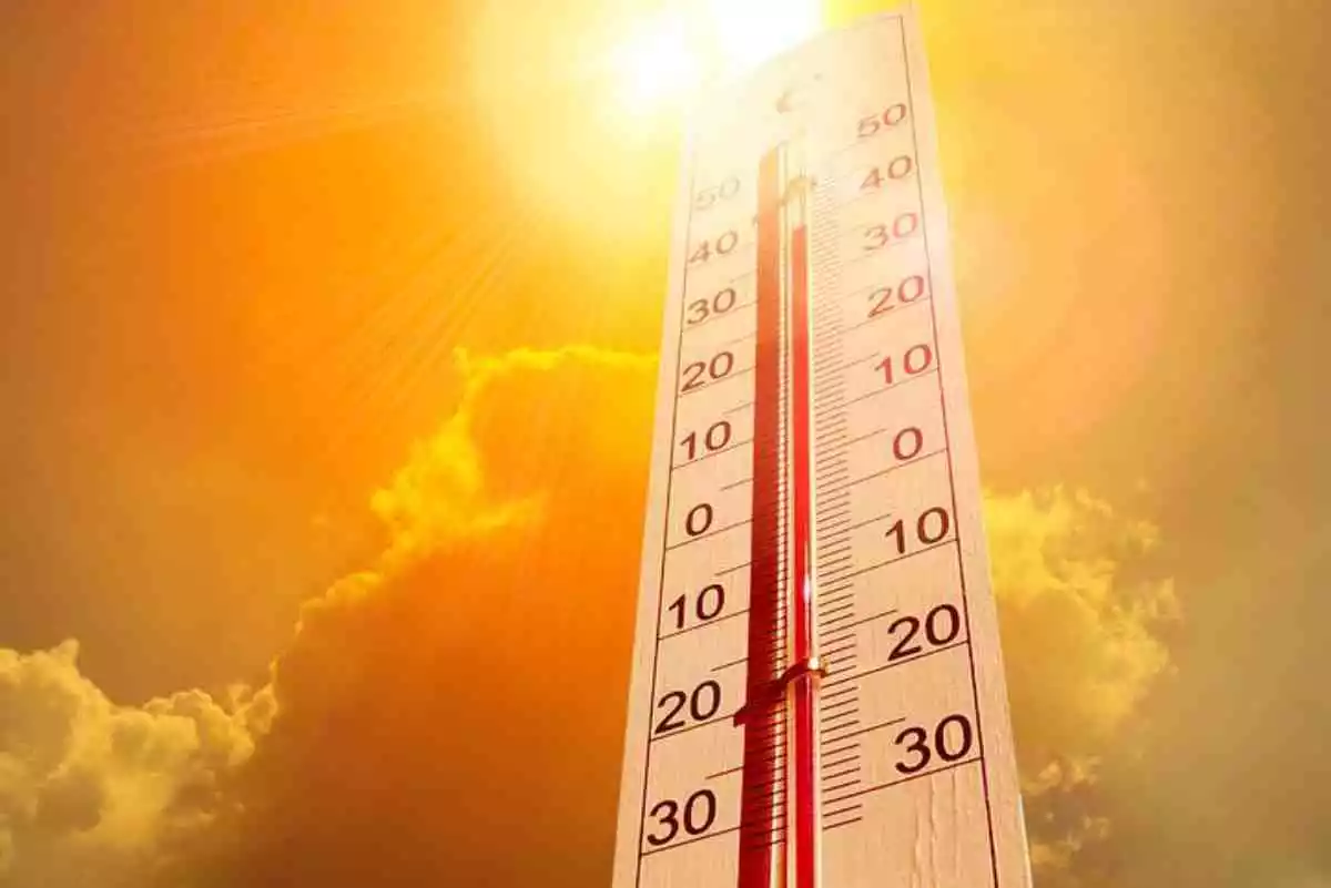 Imagen de un termómetro en plena ola de calor