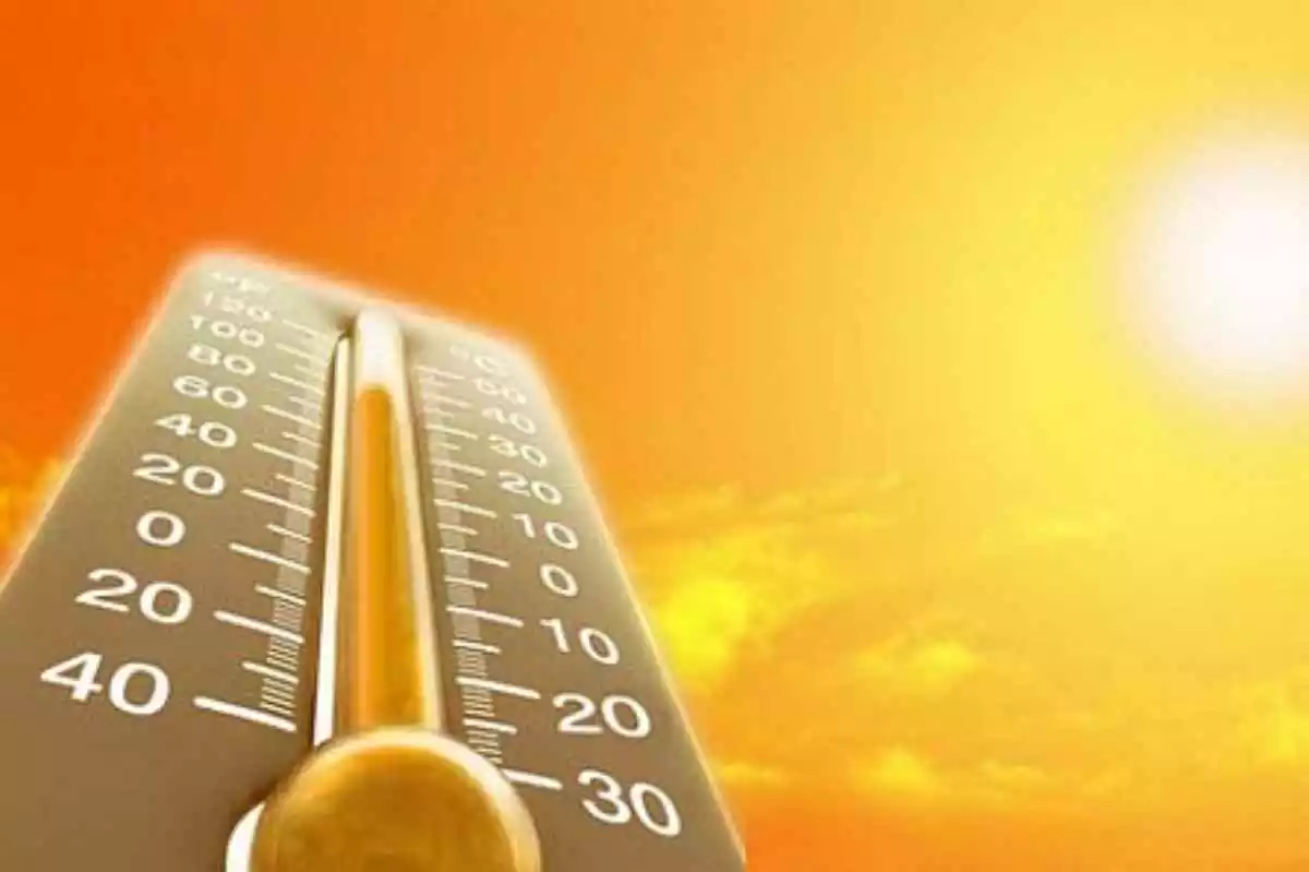 Imagen de un termómetro en una ola de calor