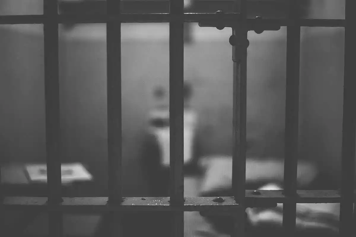 Imagen de archivo de las rejas de una celda de una prisión