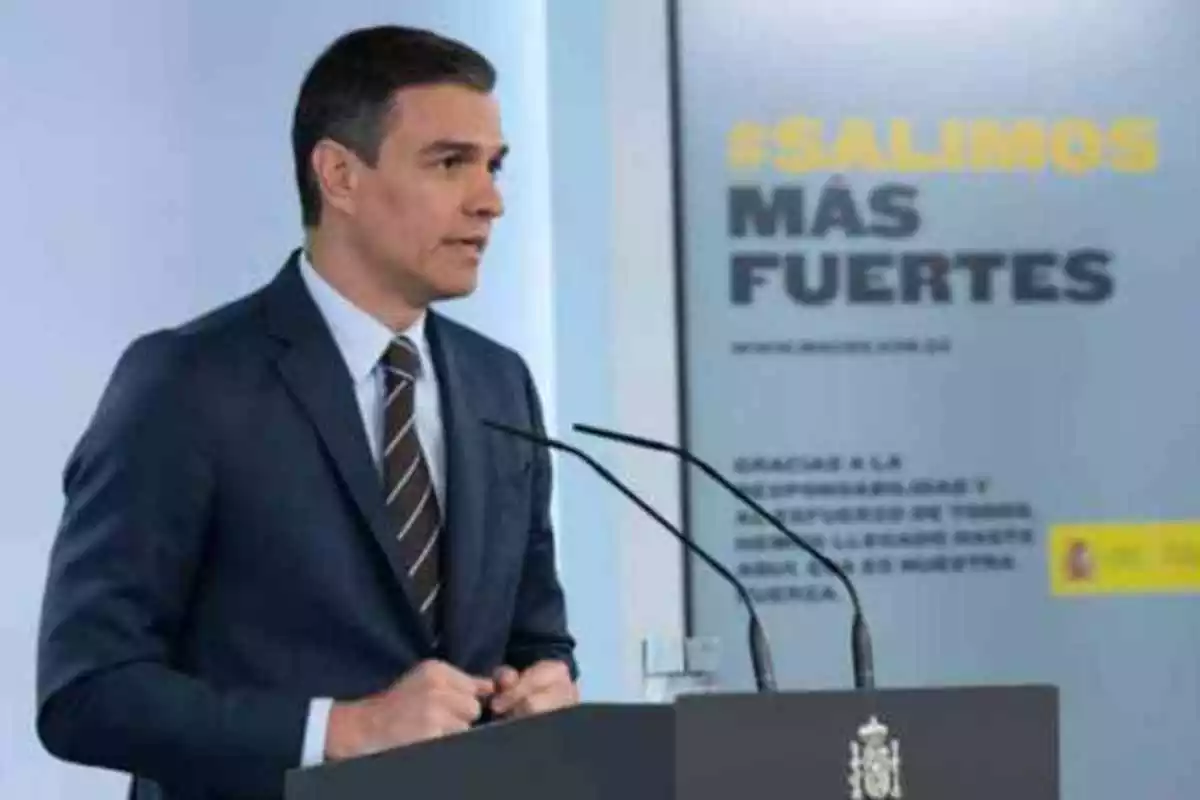 Plano medio del presidente del Gobierno, Pedro Sánchez, en rueda de prensa