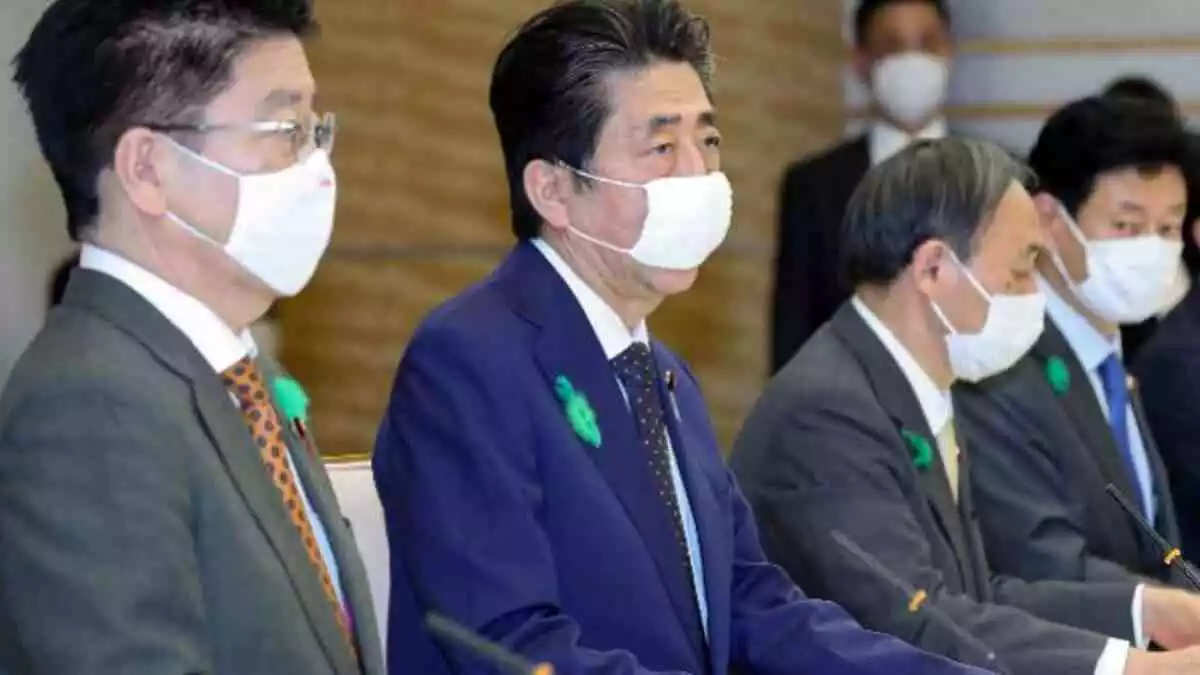 El primer ministro japonés, Shinzo Abe, durante una reunión de lucha contra el coronavirus.
