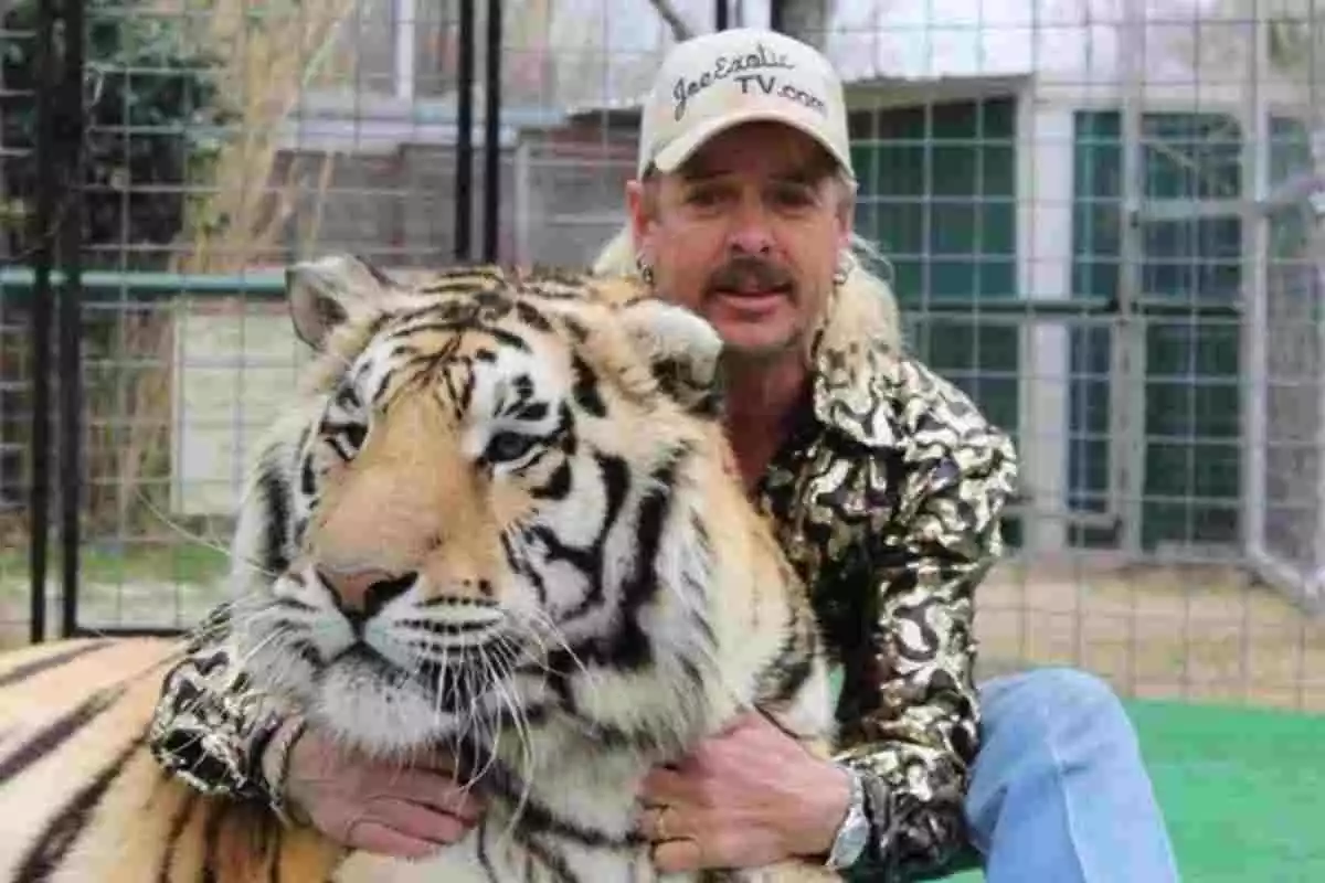 Imagen de Joe Exotic con un tigre