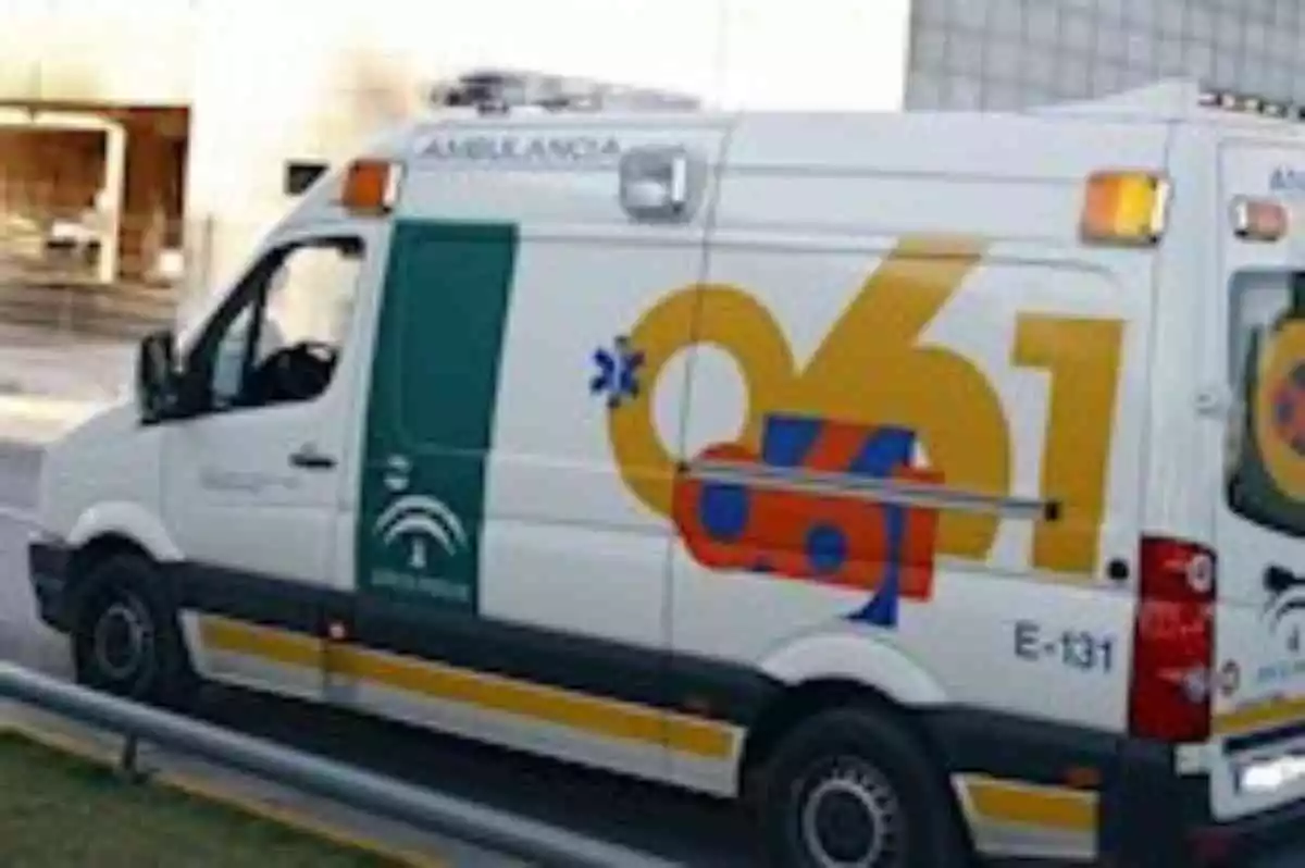 Una ambulancia del servicio 061 de la Junta de Andalucía