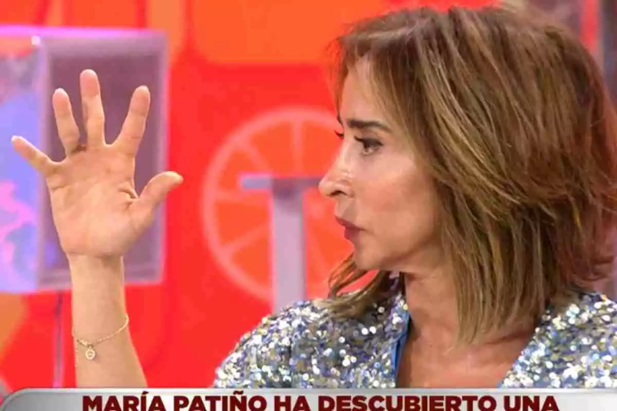 María Patiño enseñando en 'La última cena' como le sangraba el dedo