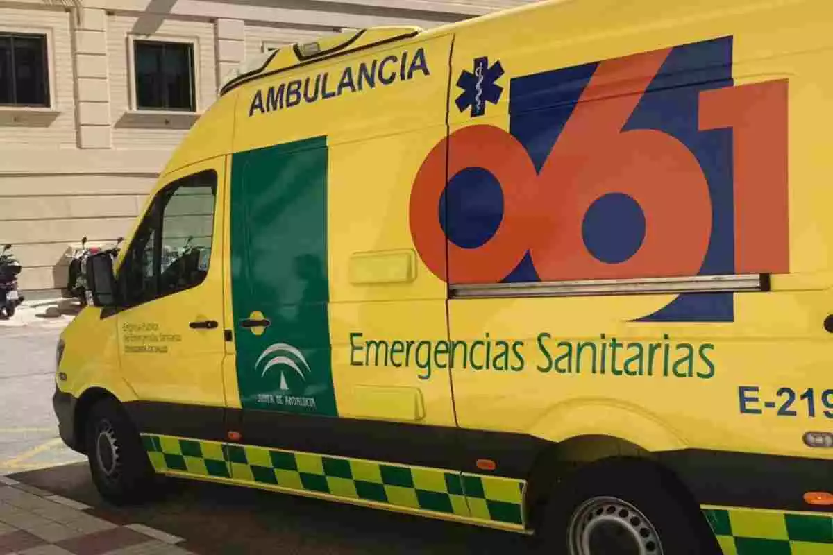 Una ambulancia del 061 en Málaga