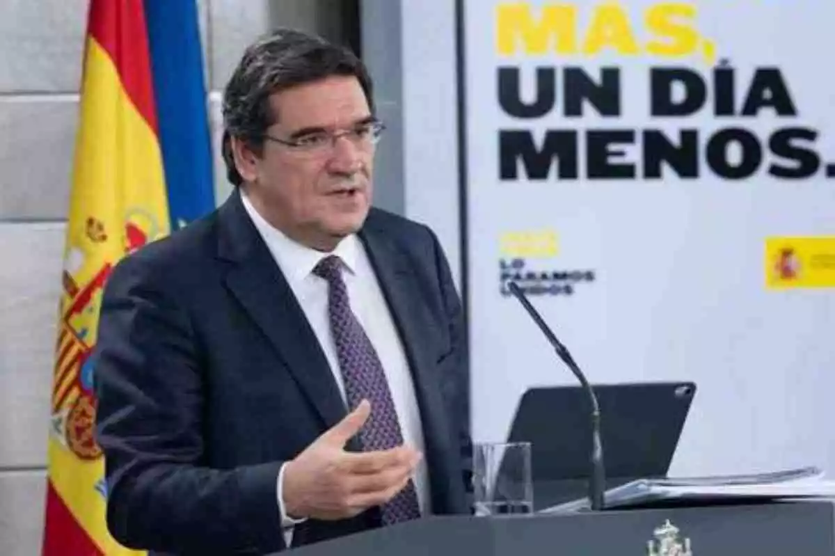 Foto del ministro de Seguridad Social, José Luis Escrivá, en una rueda de prensa