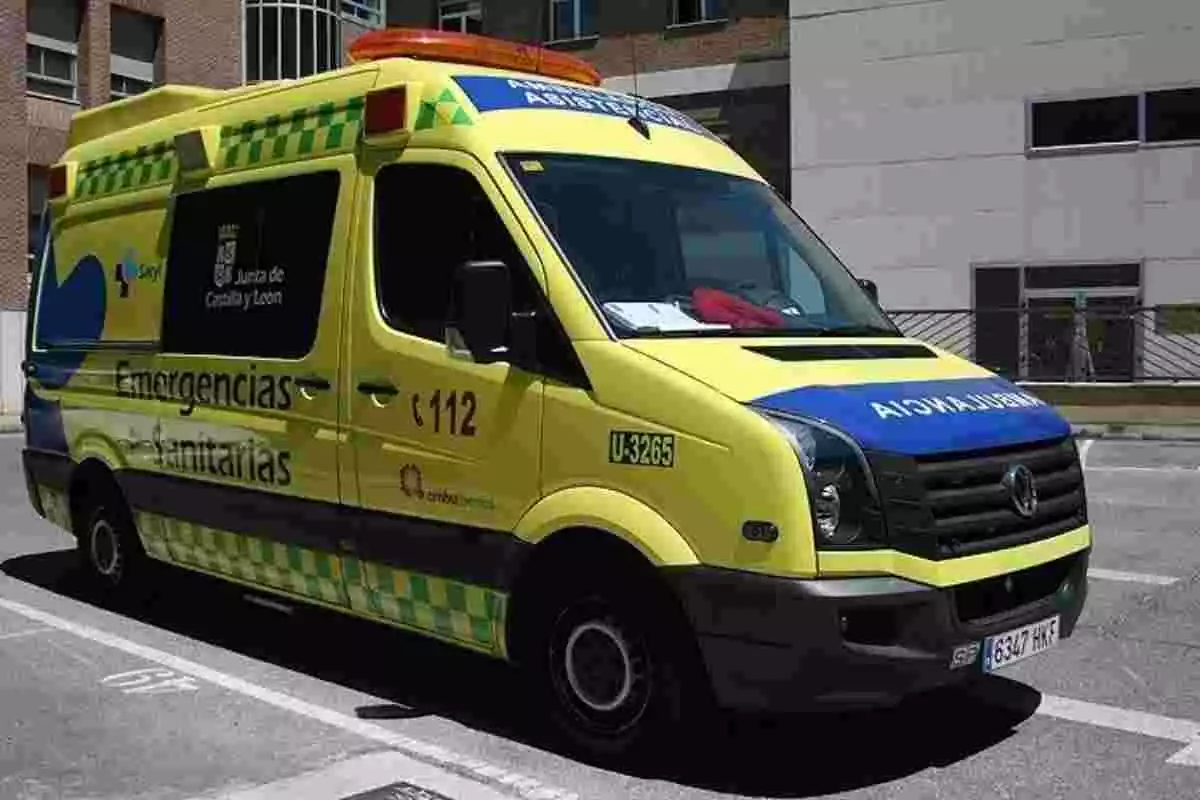 Imagen de archivo de una ambulancia de Castilla y León