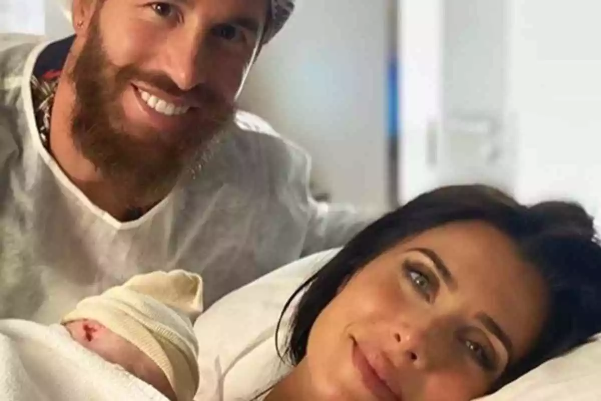 Pilar Rubio y Sergio Ramos posan juntos tras el parto