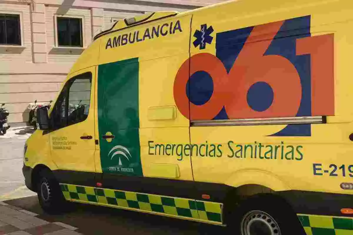 Imagen de archivo de una ambulancia de la Junta de Andalucía