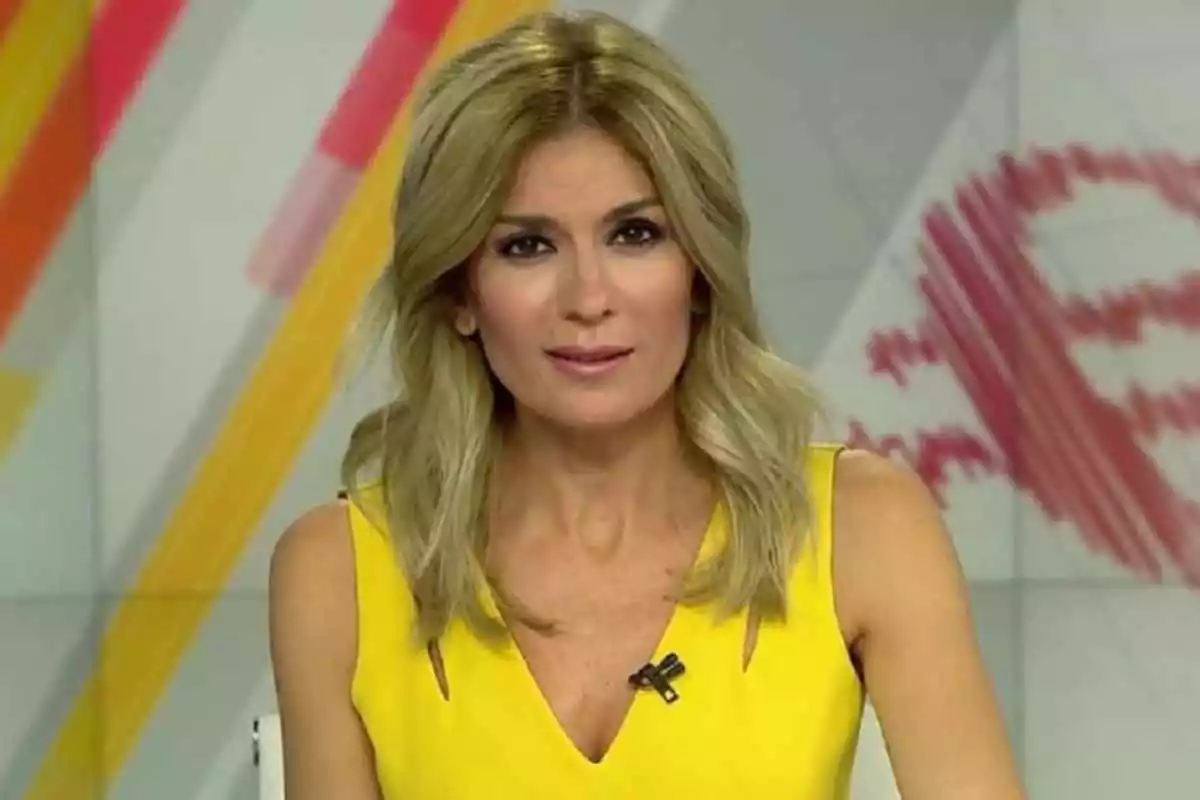 Sandra Golpe presentando las noticias en Antena 3