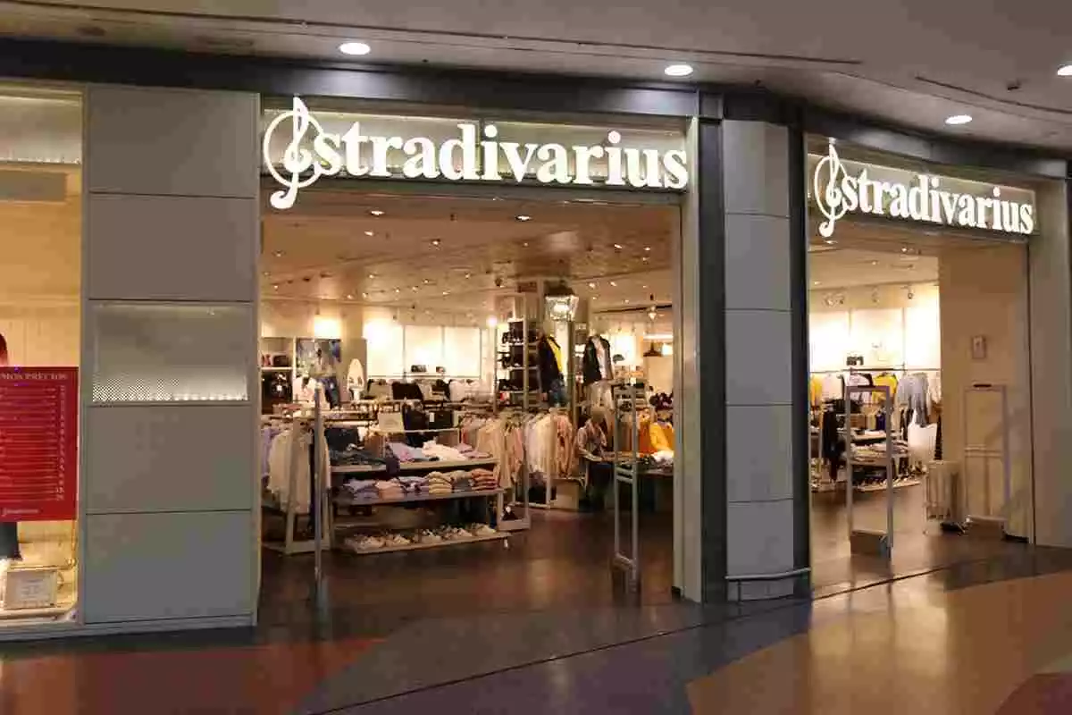 Fotografía de una tienda Stradivarius