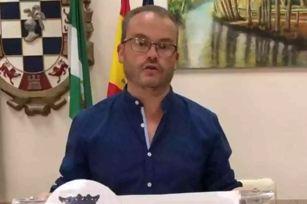 Imagen del vídeo emitido por el alcalde de la Puebla, Mariano García, ante el brote de coronavirus