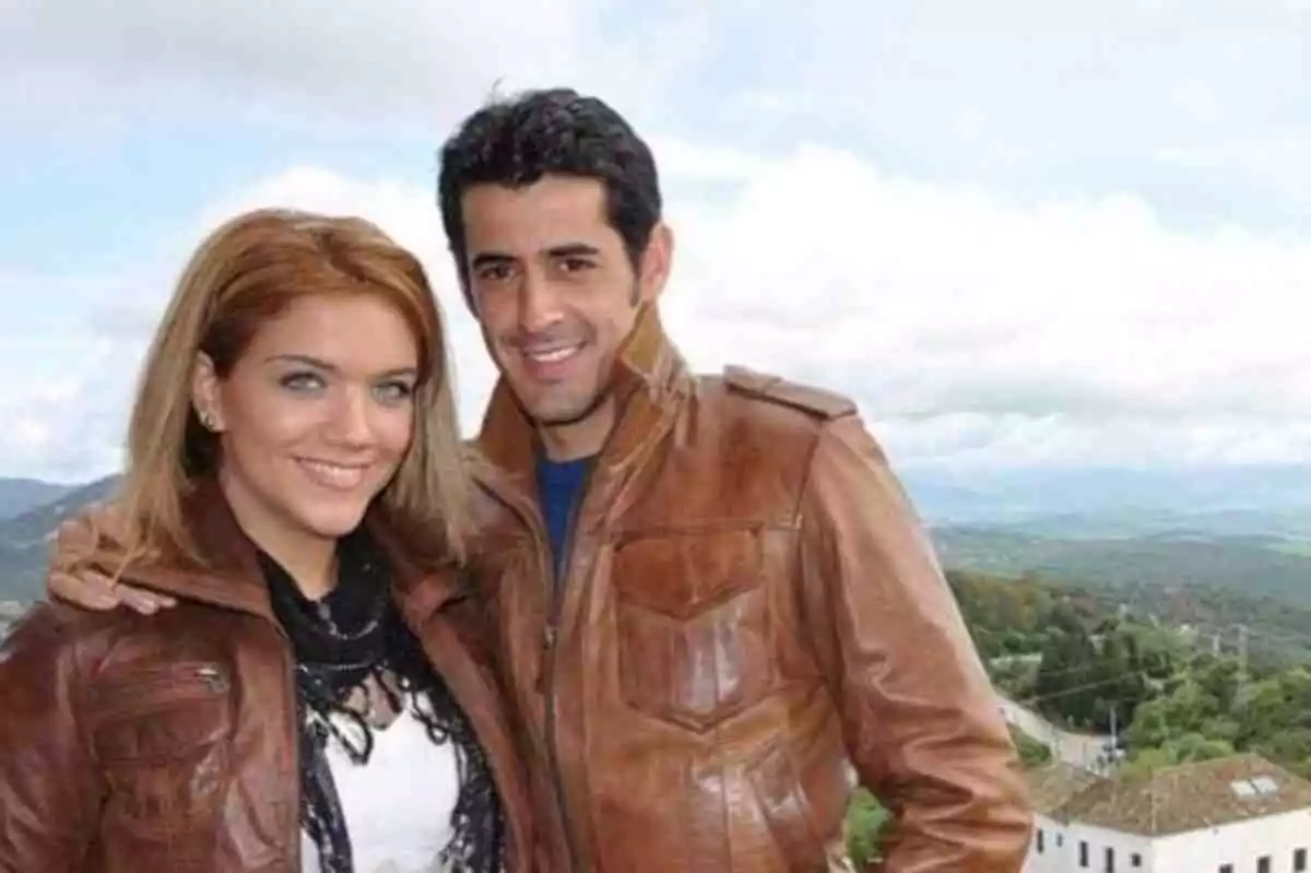 Beatriz Trapote y Víctor Janeiros posan juntos en una foto publicada en Instagram.
