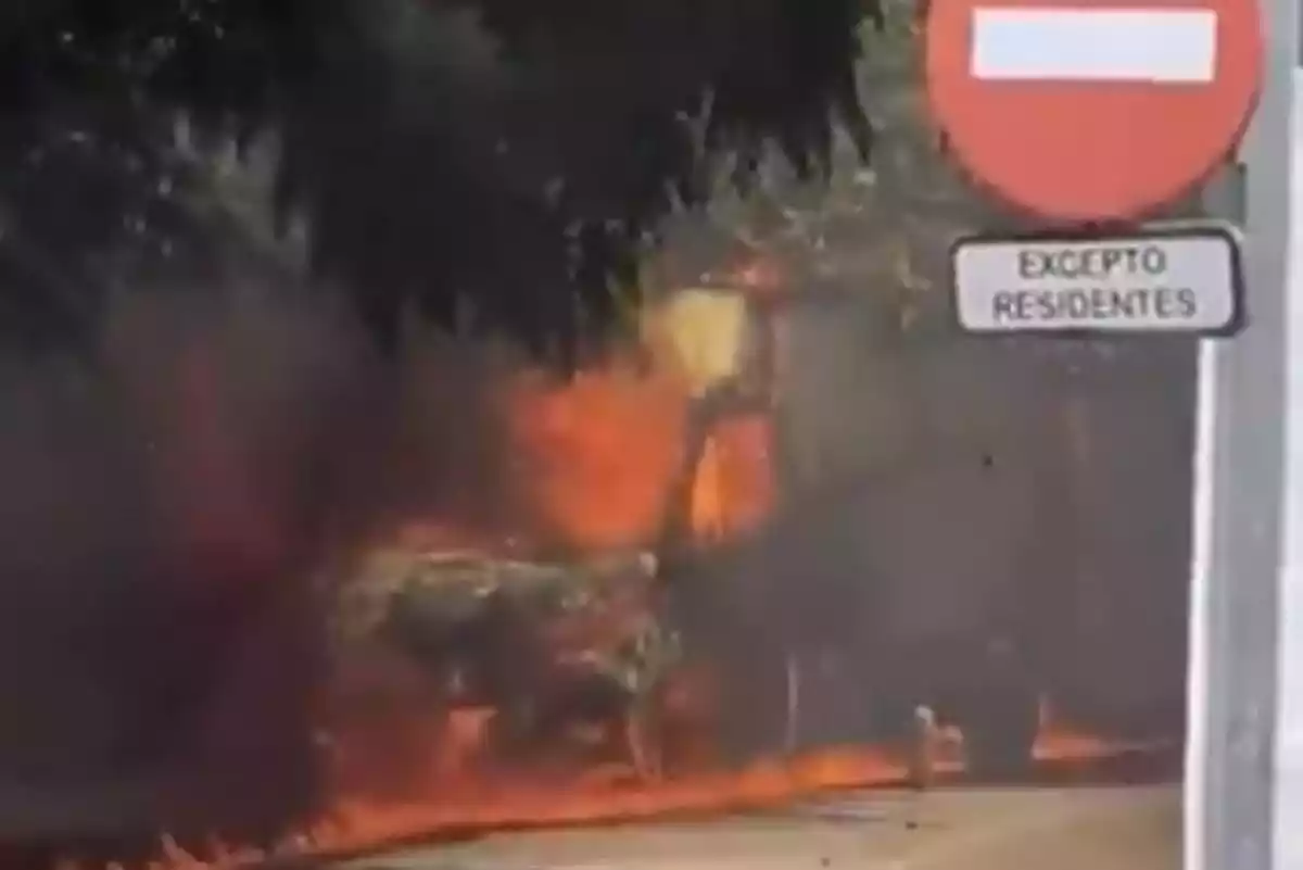 Ambulancia ardiendo en Extremadura