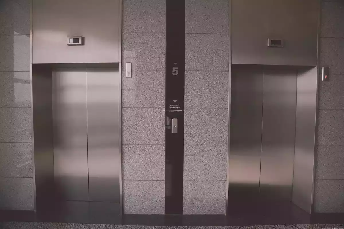 Imagen de archivo de un ascensor