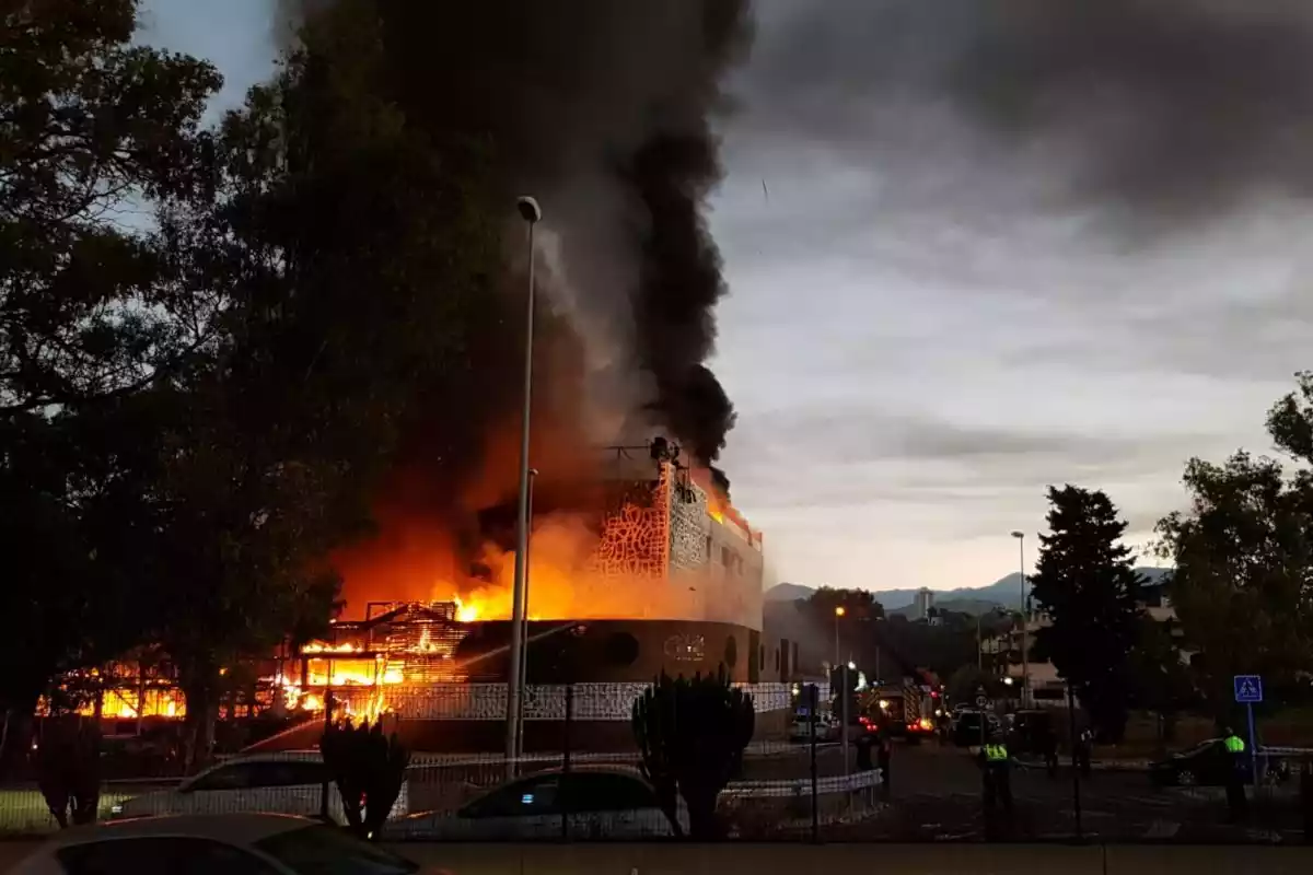 Imagen del incendio del hotel Sisu de Marbella el 21 de agosto del 2020