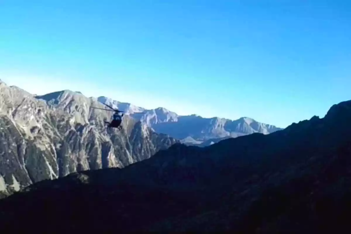 Helicóptero de la Guardia Civil en los Pirineos