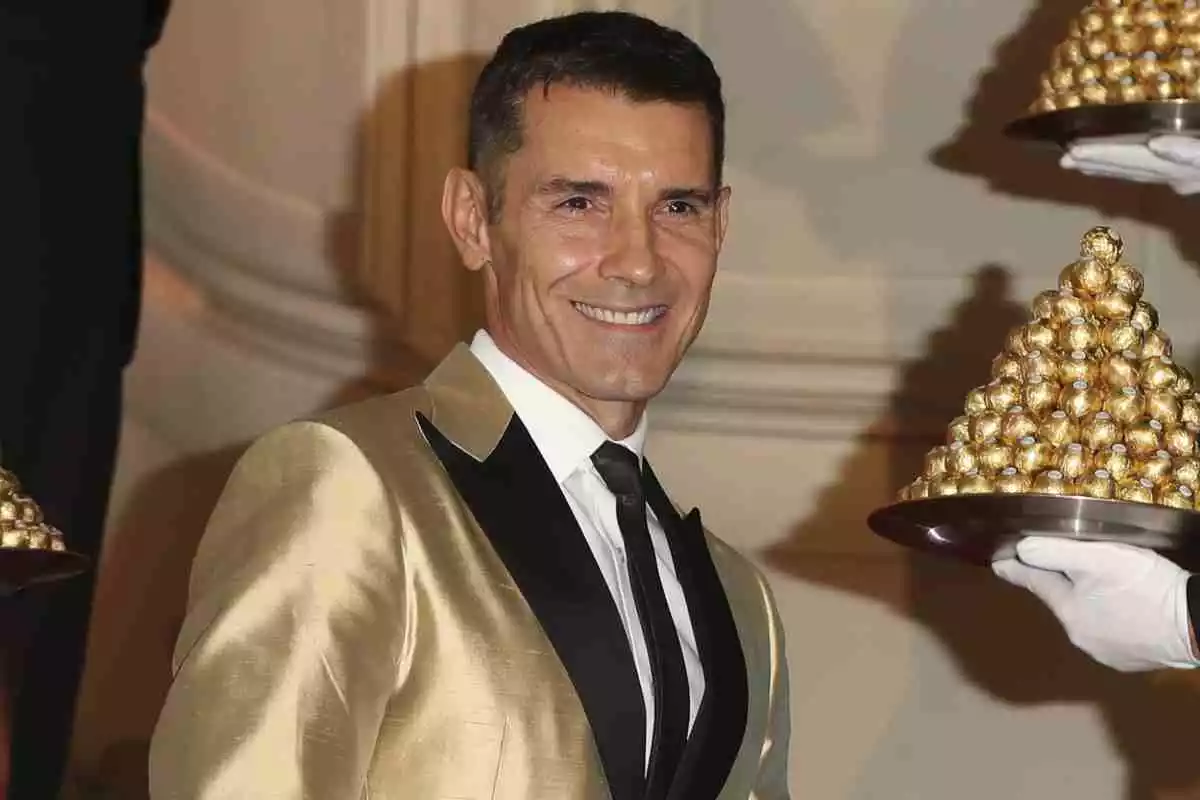 Jesús Vázquez con chaqueta dorada en un acto promocional de Ferrero Rocher