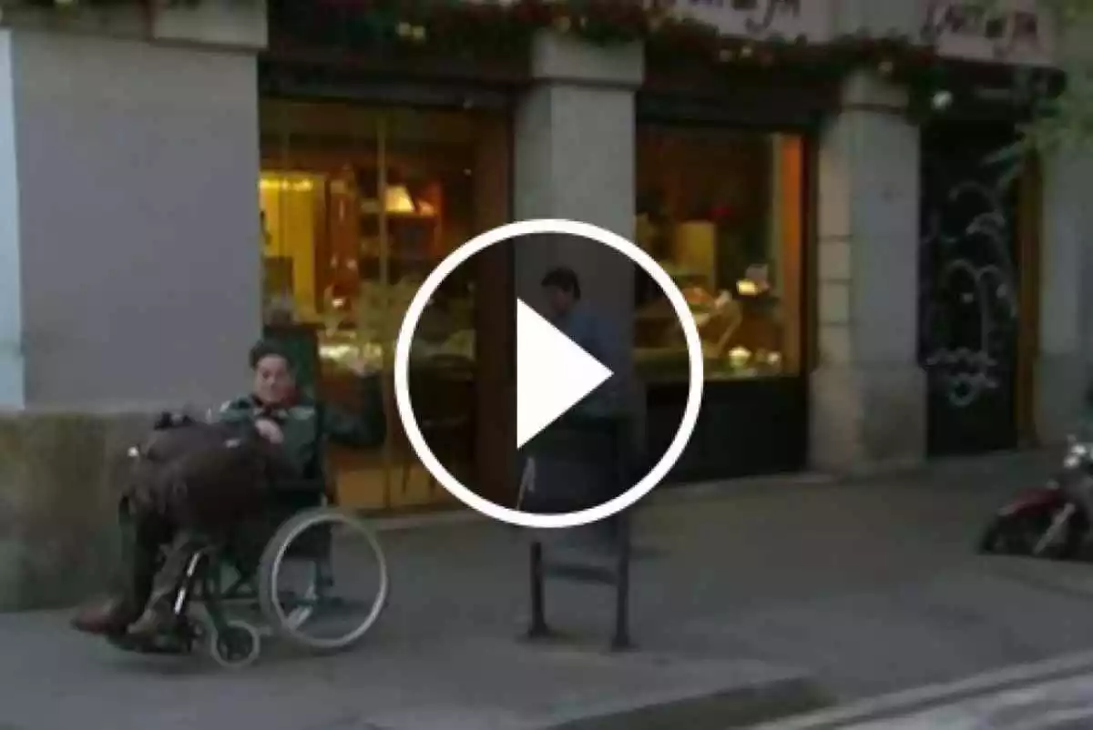 Jorge Sanz en silla de ruedas en Barcelona.