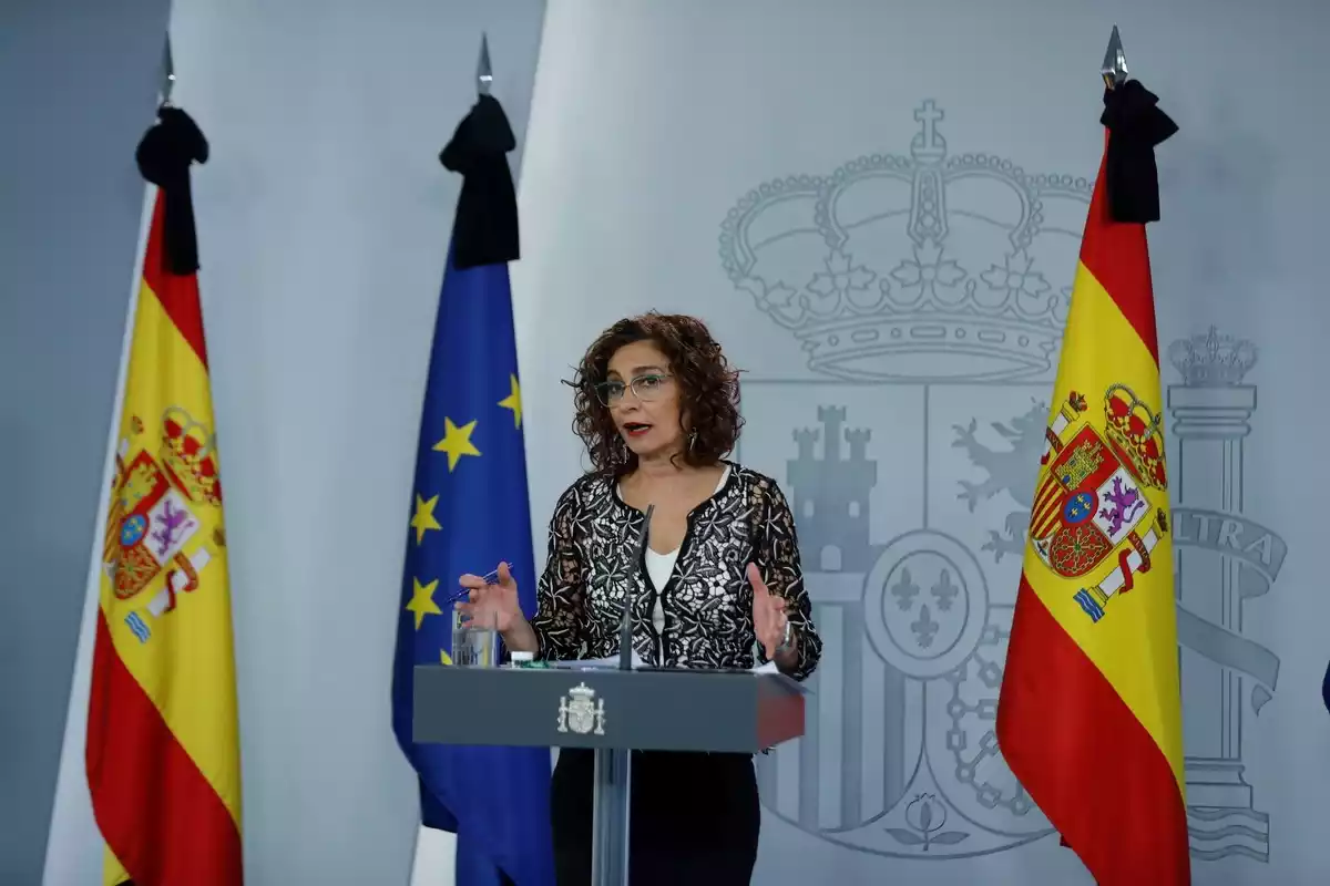 María Jesús Montero comparece delante de la prensa en el Palacio de la Moncloa