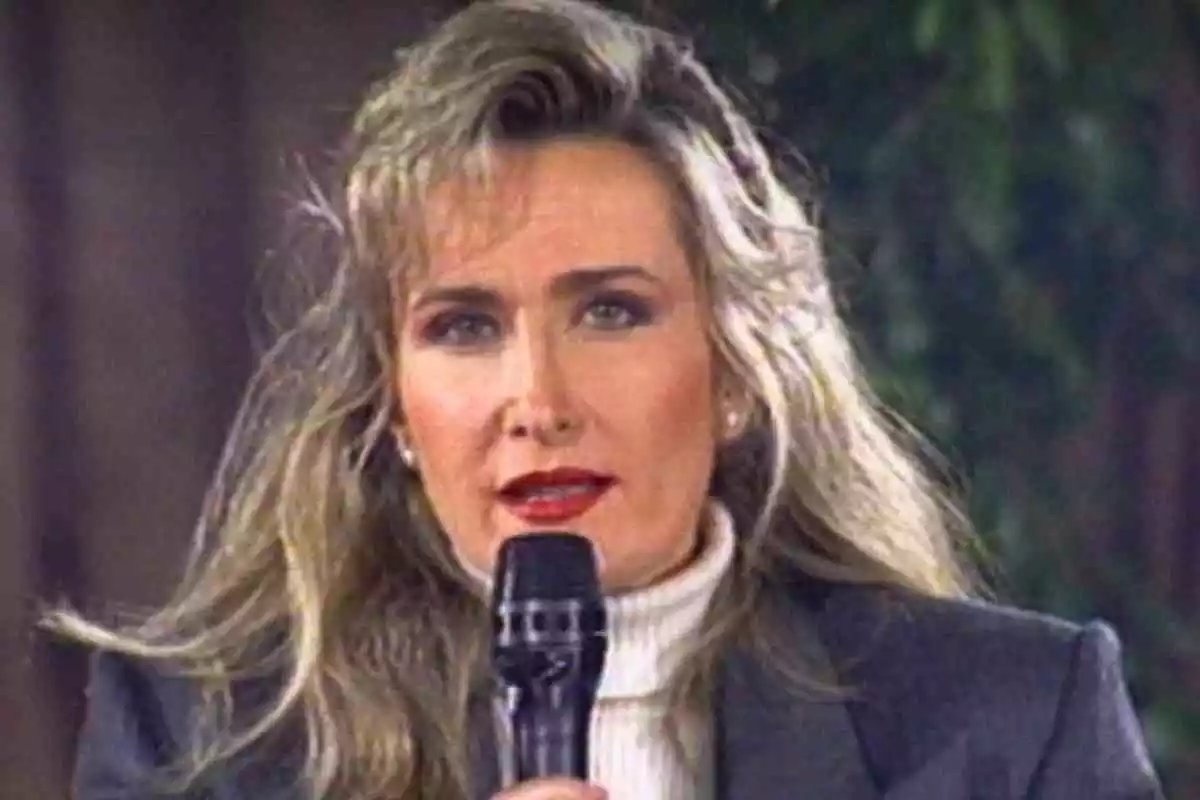 Nieves Herrero durante la emisión de su programa en los años '90 sobre el Caso Alcàsser