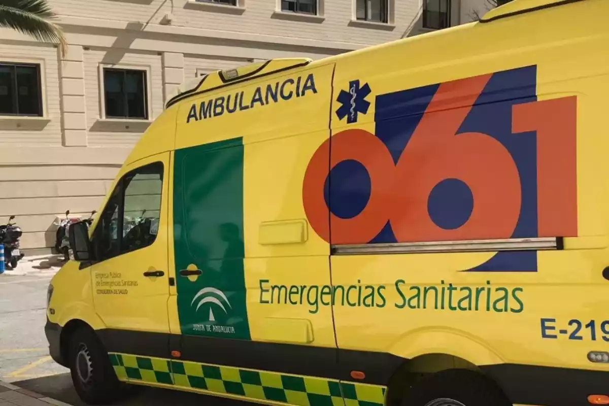Ambulancia del 061 Emergencias Sanitarias de Andalucía