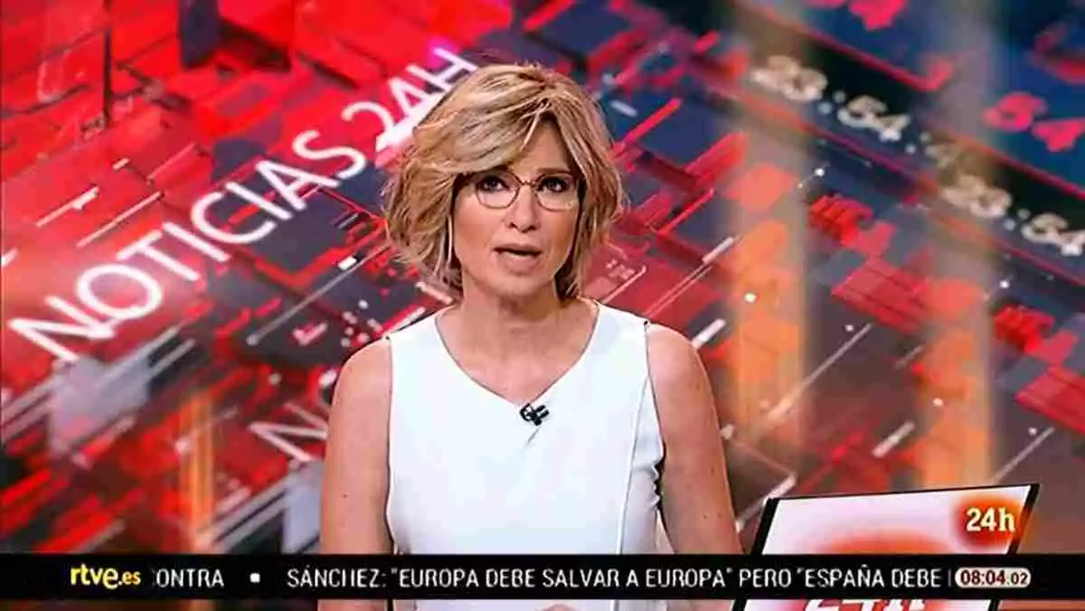 Captura de imagen de Mercedes Martel informando en el Canal 24 Horas.