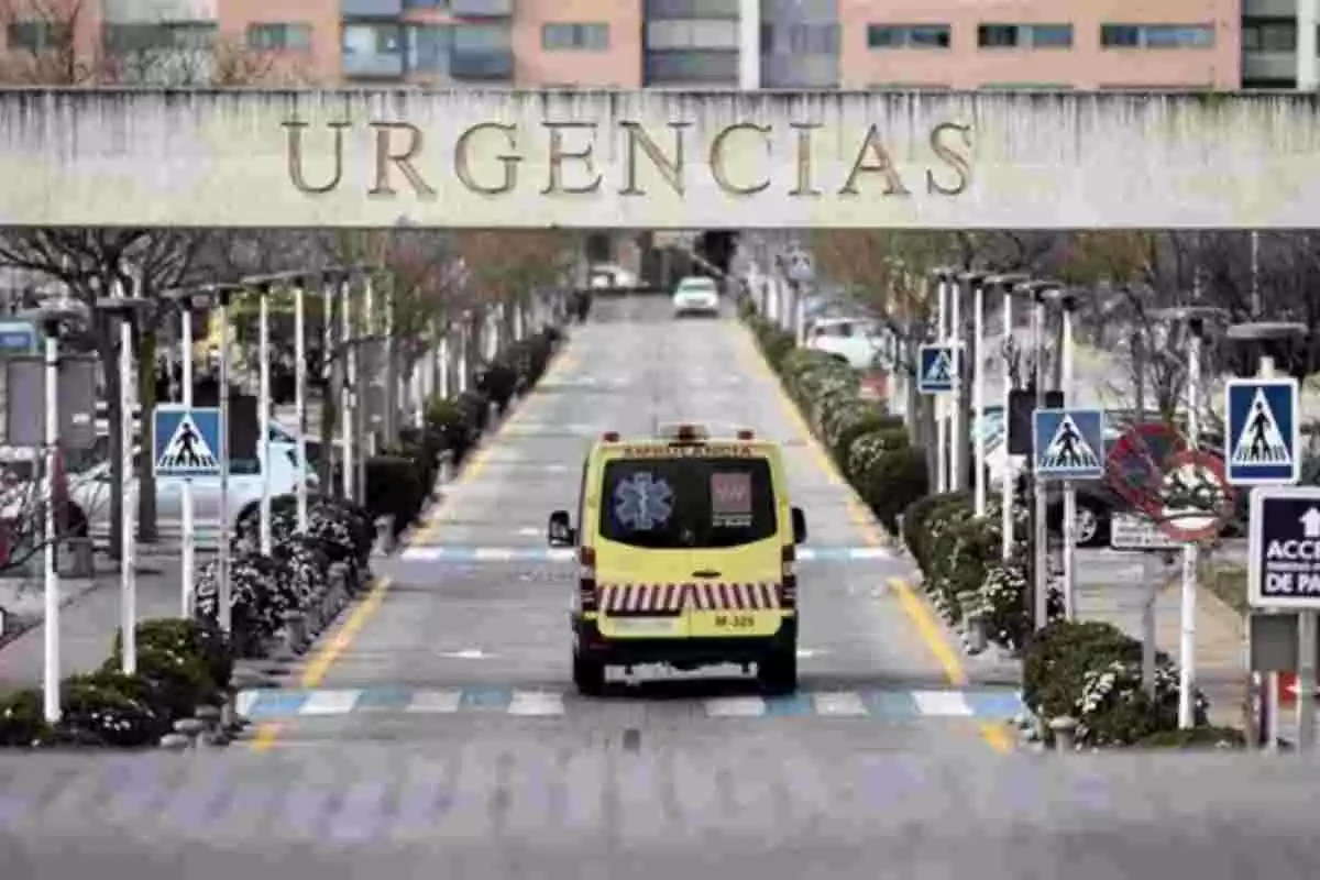 Imagen de archivo de una ambulancia del SUMMA en Madrid.