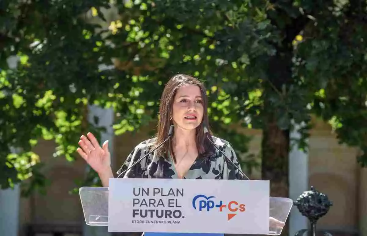 Inés Arrimadas en un míting de Ciudadanos bajo el lema Un plan para el futuro