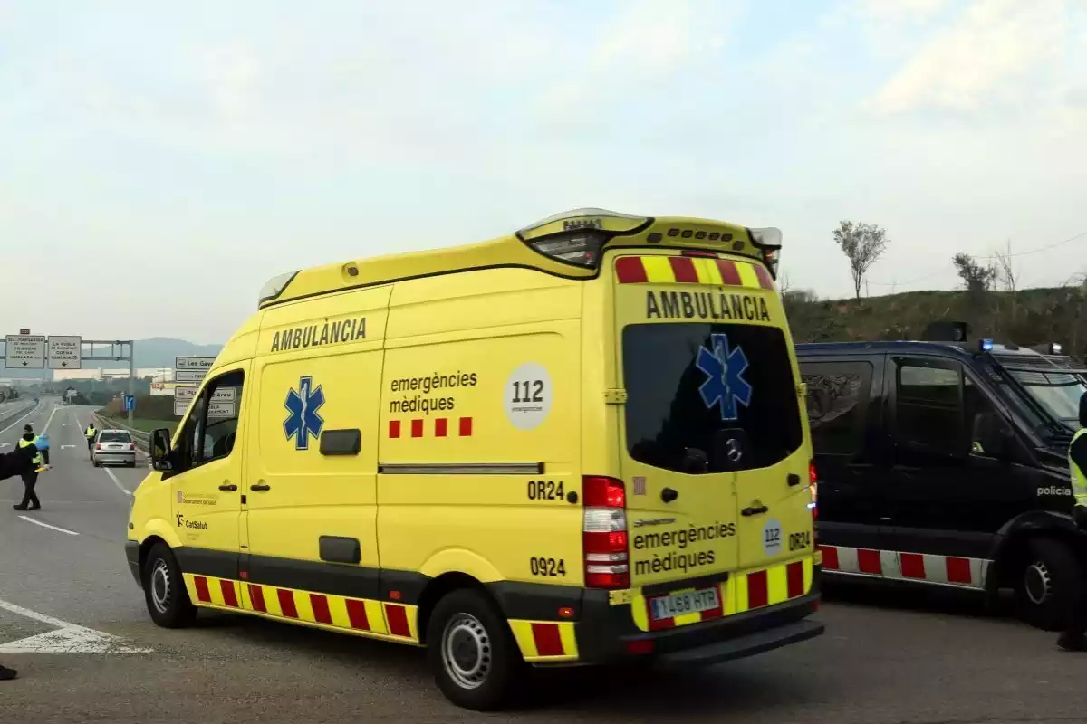 Una ambulancia del Sistema de Emergencias Médicas en Cataluña.