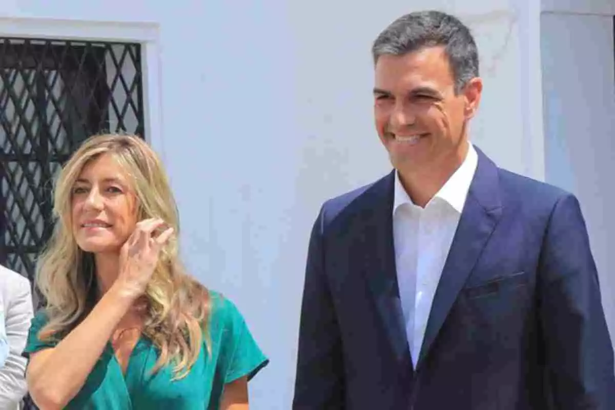 Begoña Gómez y Pedro Sánchez sonriendo