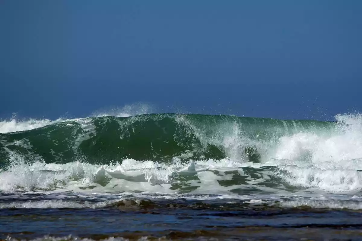 Imagen de una ola gigante