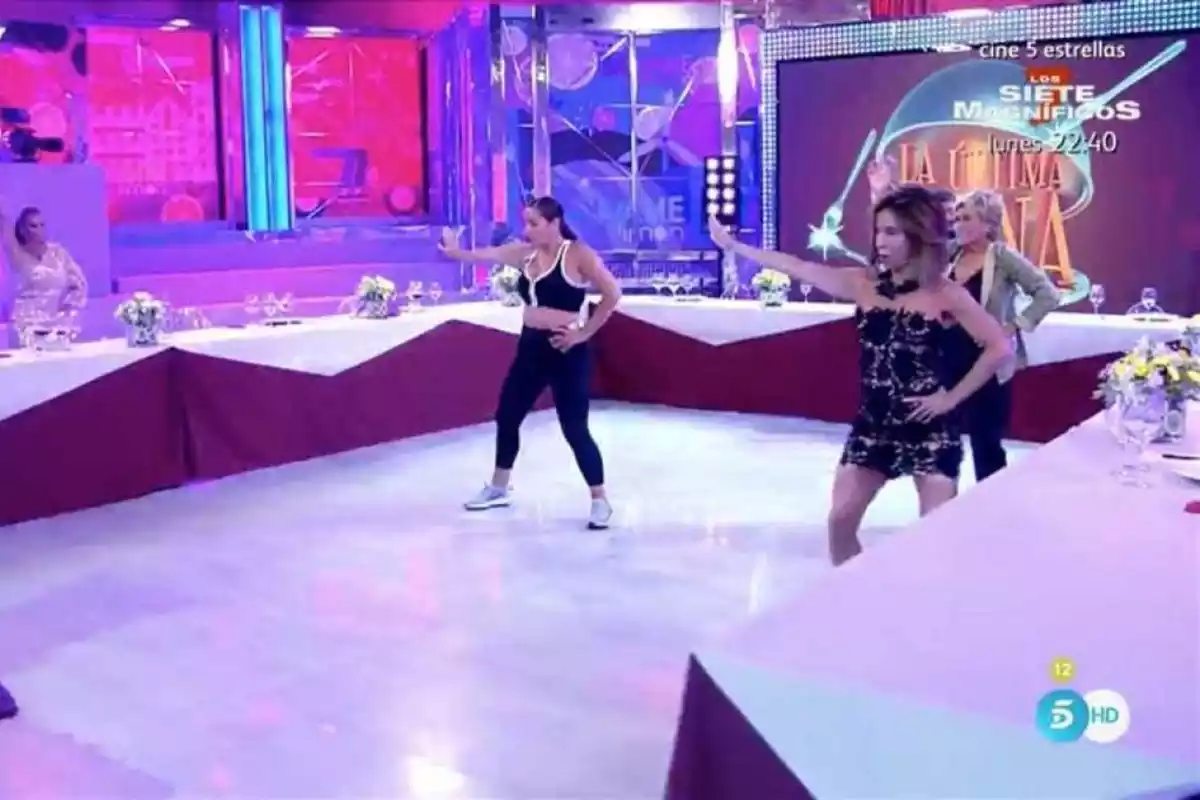Anabel Pantoja y María Patiño bailando en el plató de 'sálvame'
